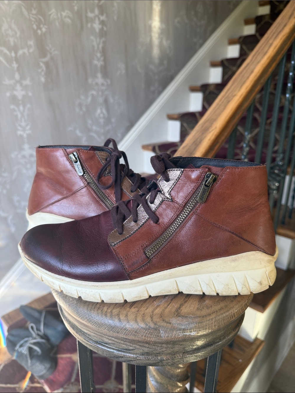 NAOT women’s size 9 pOLARIS leather high top sneaker - Picture 10 of 10